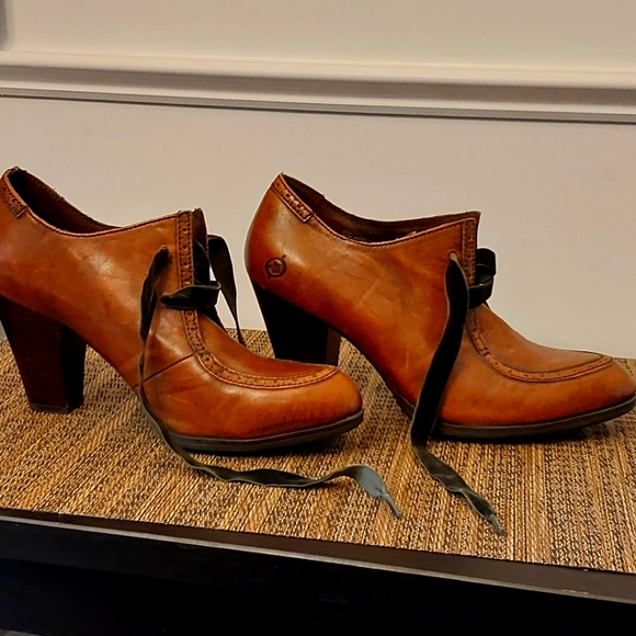 Born Size 6.5 Brown Women's Oxford Shoes - Picture 1 of 7